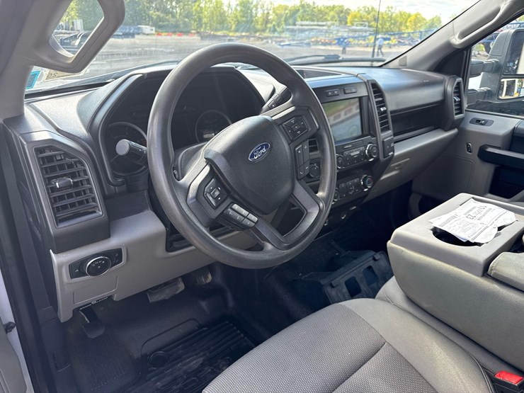 2022-ford-f350-image-8