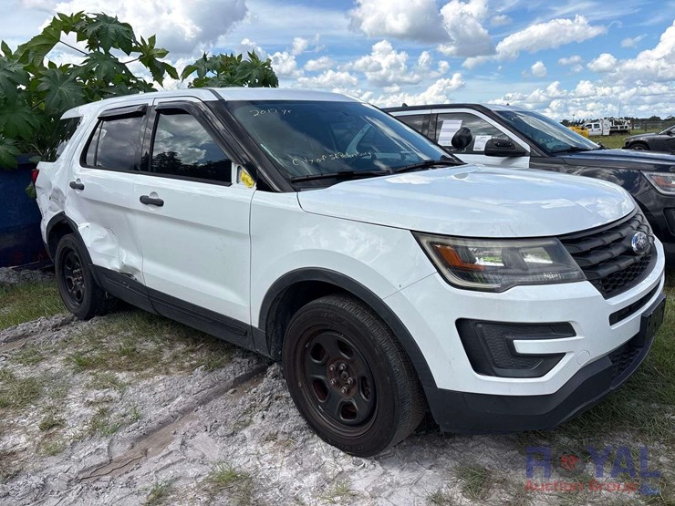 2017-ford-explorer-image-2