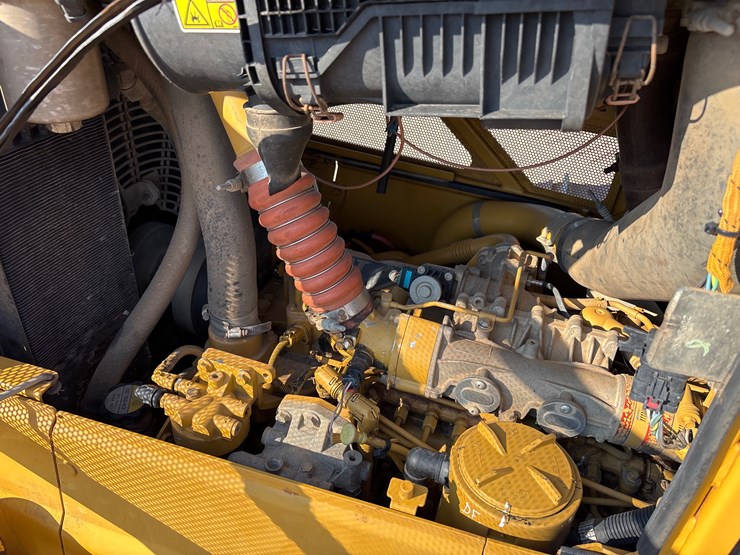 2015-caterpillar-d6n-lgp-image-13