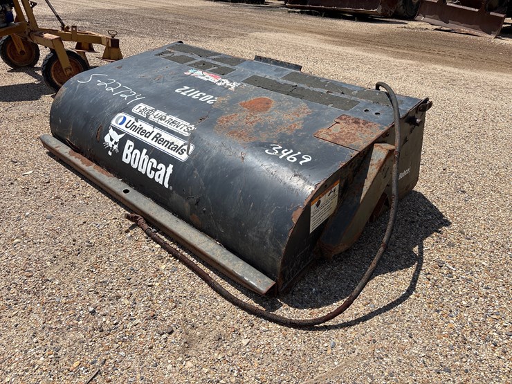 #3469-•-bobcat-sweeper-attachment-image-1