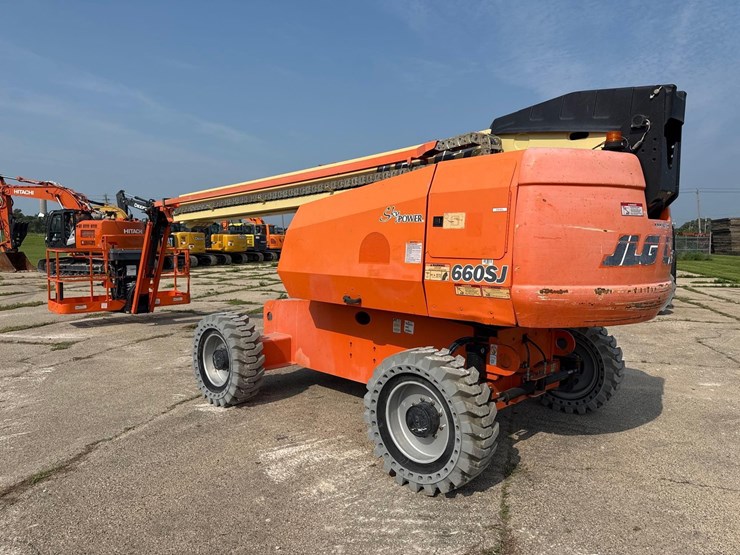 2017-jlg-660sj-image-3