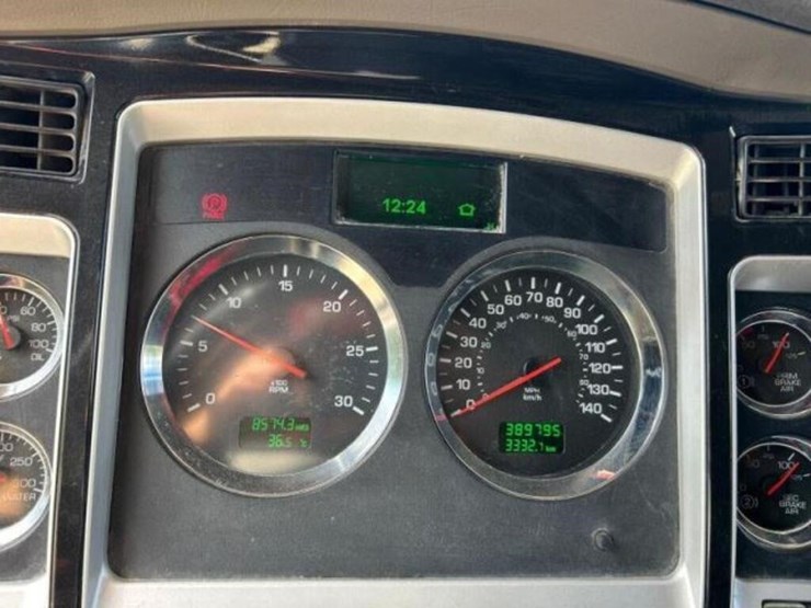 2022-kenworth-t800-image-12