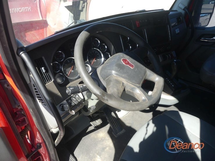 2016-kenworth-t680-image-15