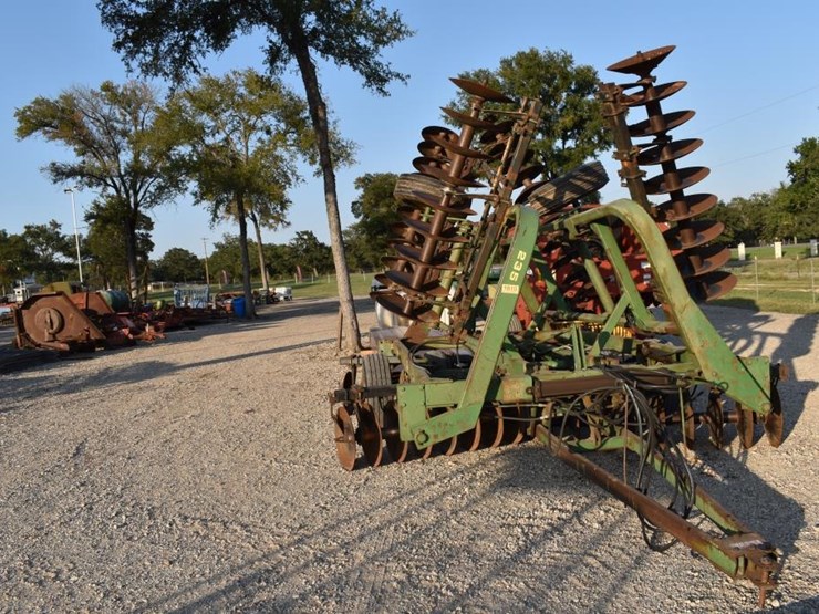 john-deere-235-image-1