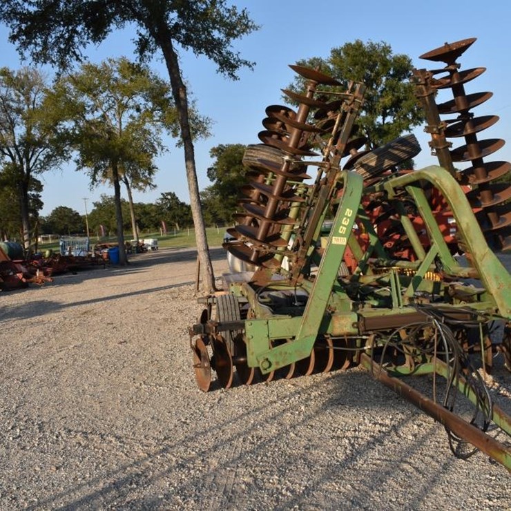 JOHN DEERE 235