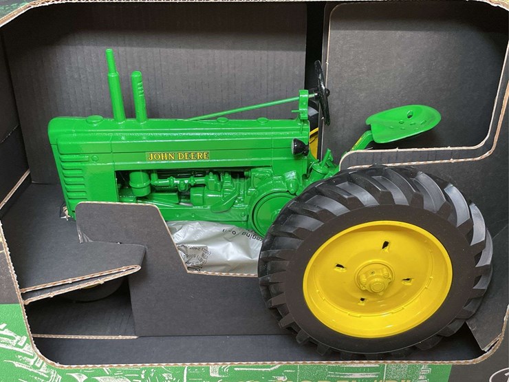 john-deere-b-image-2