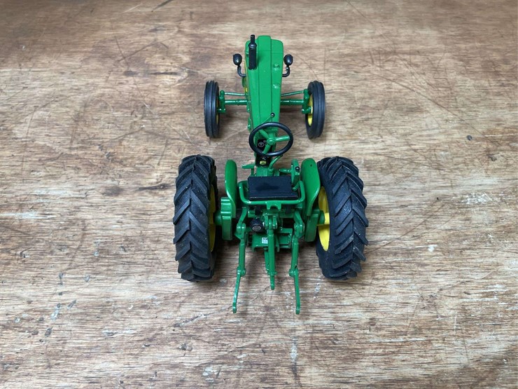 john-deere-320-image-6