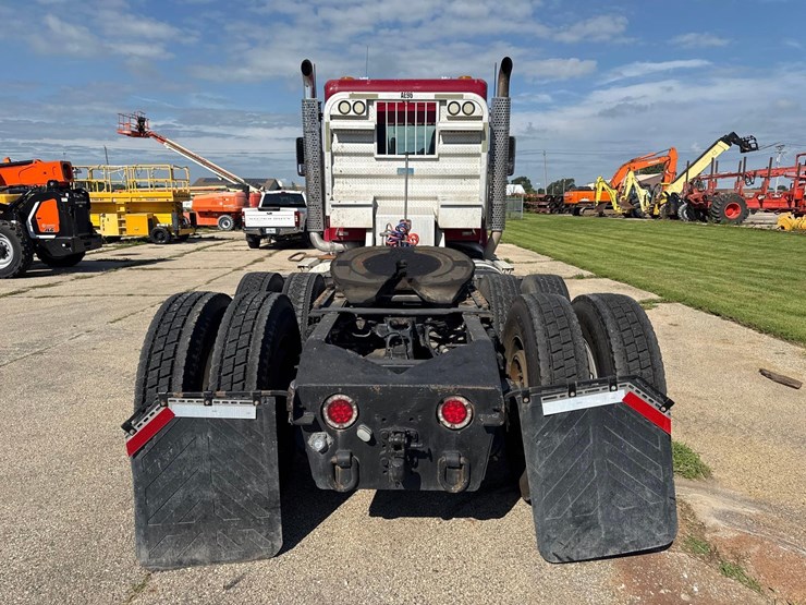 2013-kenworth-t800-image-3