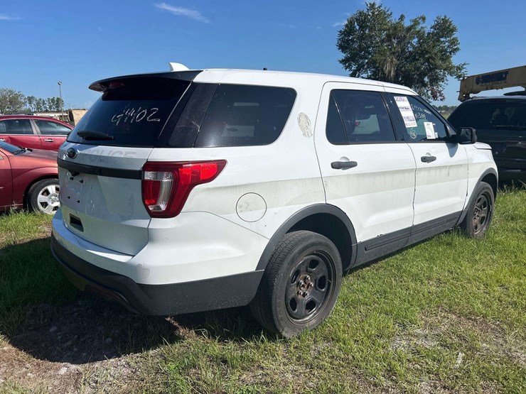 2017-ford-explorer-image-2