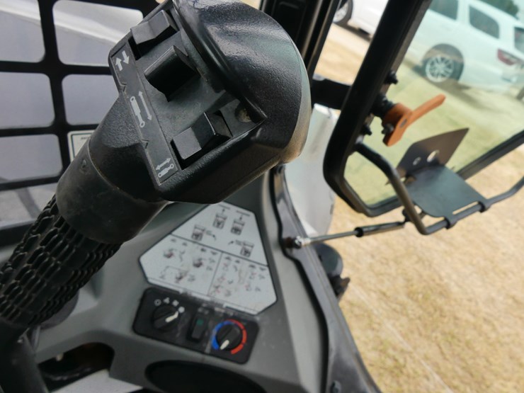 2021-bobcat-s740-image-14