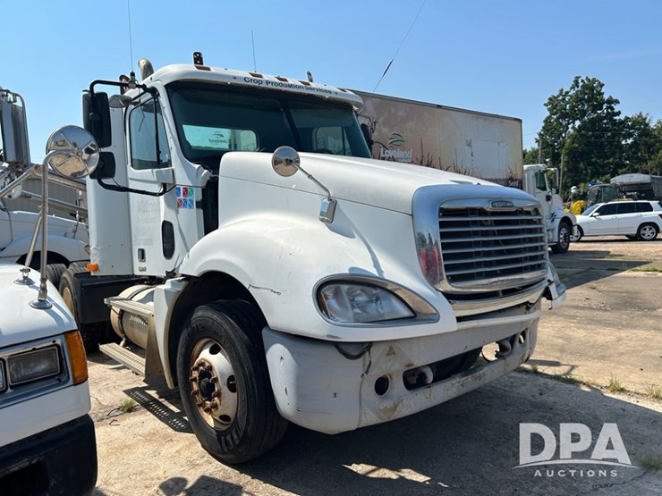 2002-freightliner-columiba-day-cab-truck-(cp0659,-unit-28071)-image-7