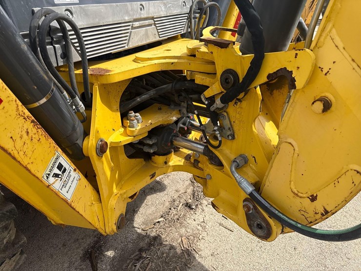 2017-new-holland-b95c-image-12