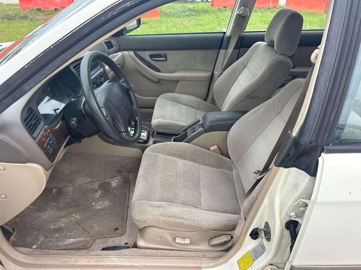 2001-subaru-outback-awd-suv-image-14