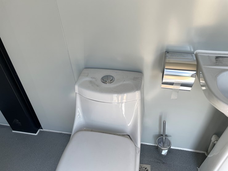 #2429-•-kj-new-portable-restroom-image-24