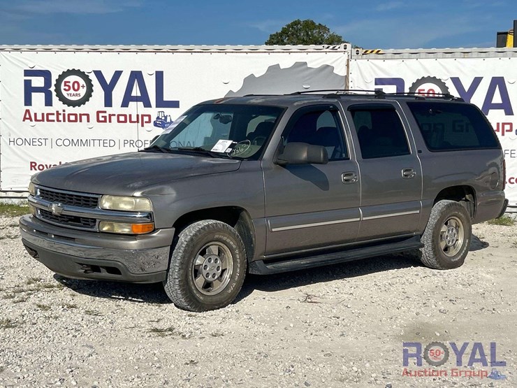2001-chevrolet-suburban-image-1