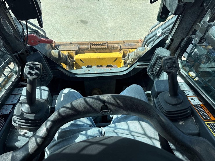 2020-deere-324g-image-13