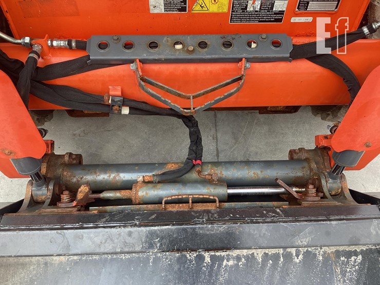 2018-kubota-ssv65-image-14