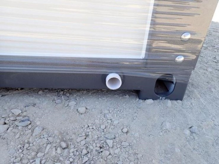unused-bastone-portable-restroom-image-12