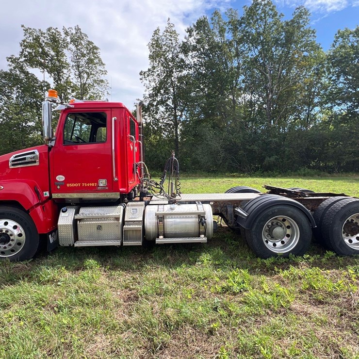 2017 WESTERN STAR 4700SF