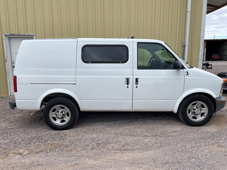 2004-chevrolet-astro-image-1
