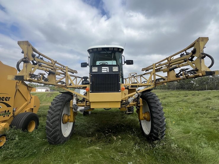 rogator-sprayer-image-2
