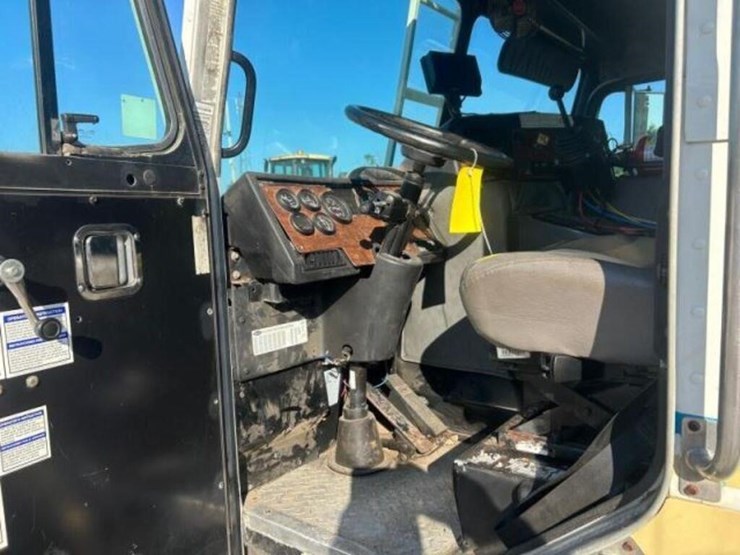 2009-peterbilt-pb320-coe-front-loading-t/a-garbage-image-31