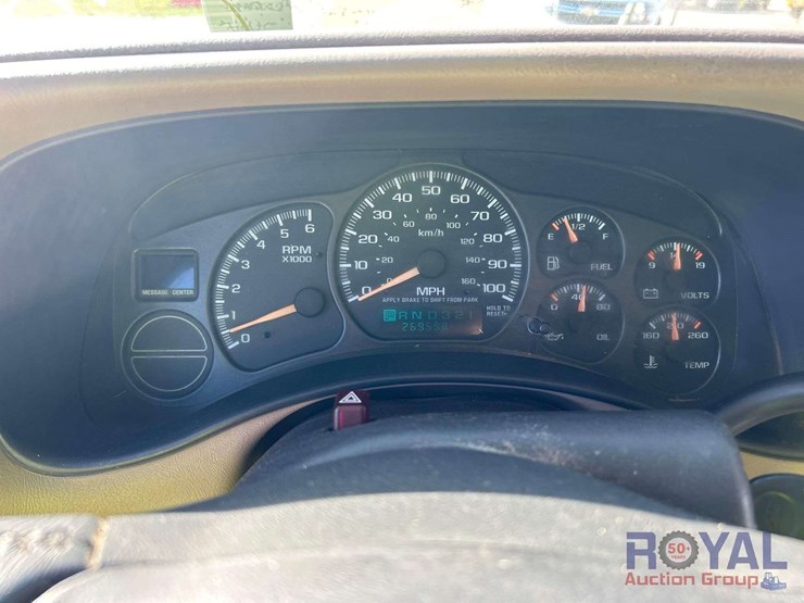 2001-chevrolet-suburban-image-16