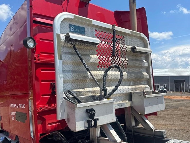 2013-volvo-vnl64t630-image-10