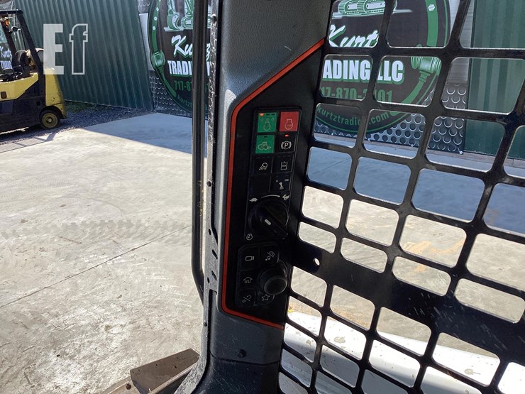 2022-bobcat-t64-image-32