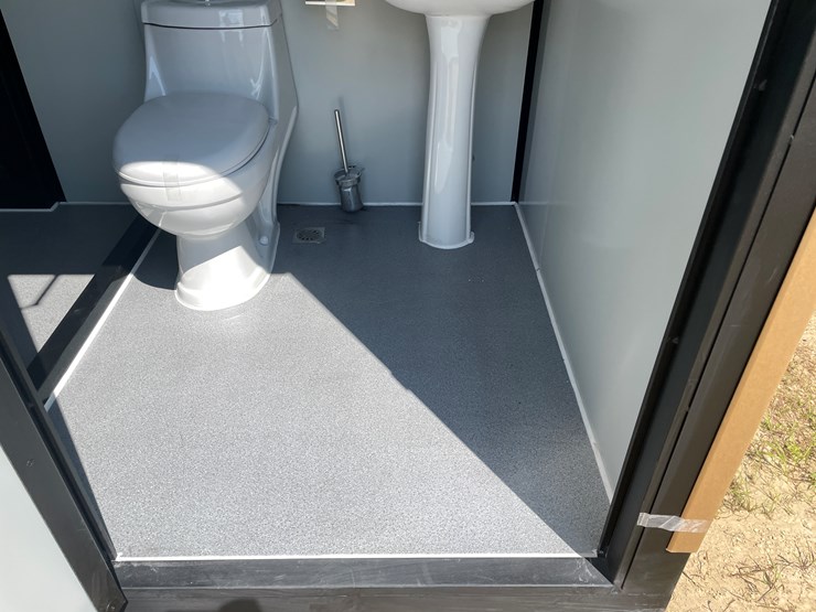 #2429-•-kj-new-portable-restroom-image-18