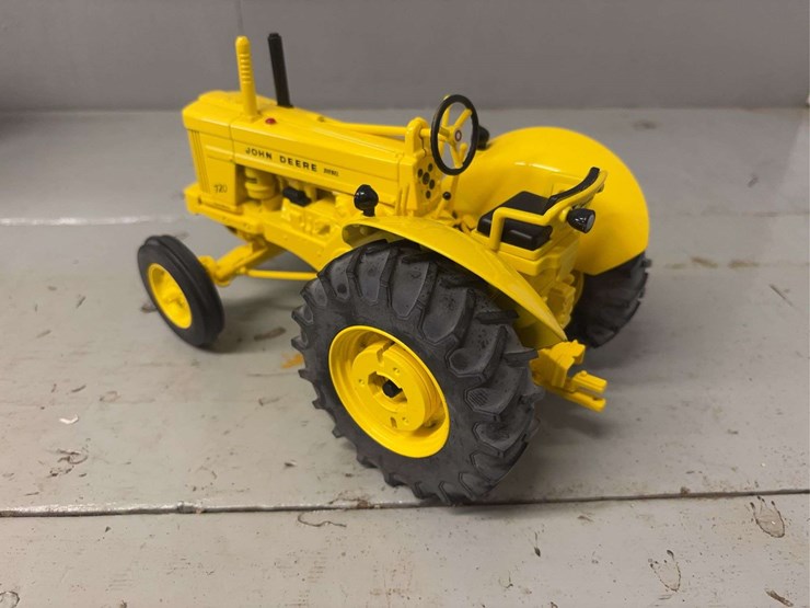 john-deere-720-image-25