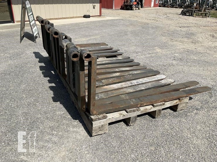 (2)-48"-telehandler-forks-image-3