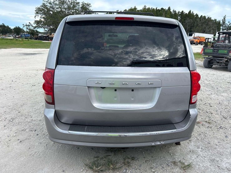 2016-dodge-caravan-image-25