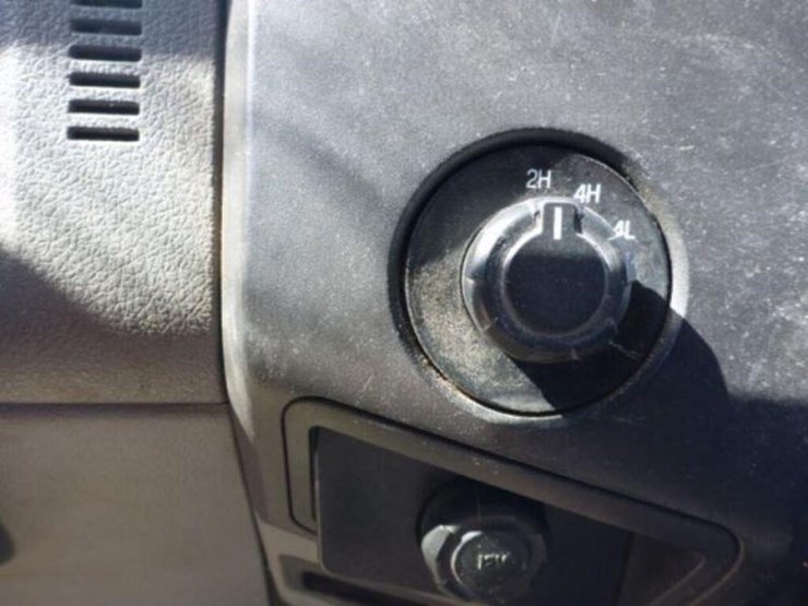 2016-ford-f550-xl-image-13