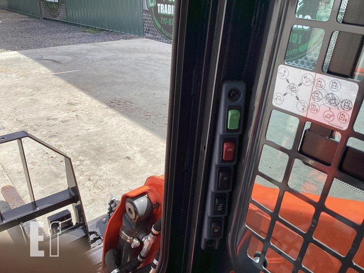 2023-kubota-ssv75-image-16