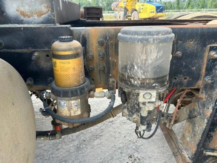 2005-volvo-wxll-tri/a-dump-truck-4v5k99gh55n391882-image-82