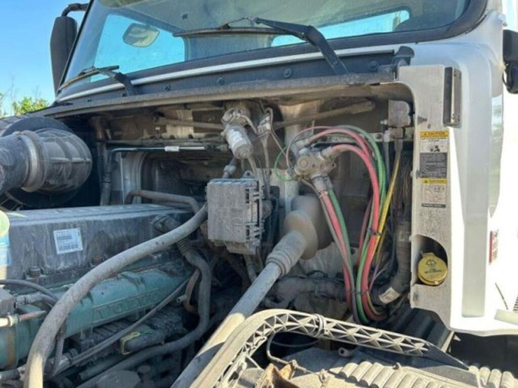 2013-volvo-t/a-hiway-tractor---day-cab-4v4nc9egxdn-image-30