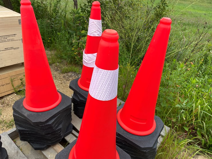 #2451-•-kj-new-(60)-traffic-cones-image-7