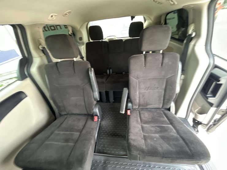 2016-dodge-caravan-image-21