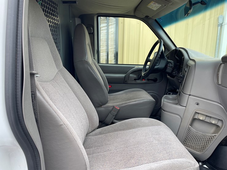 2004-chevrolet-astro-image-16