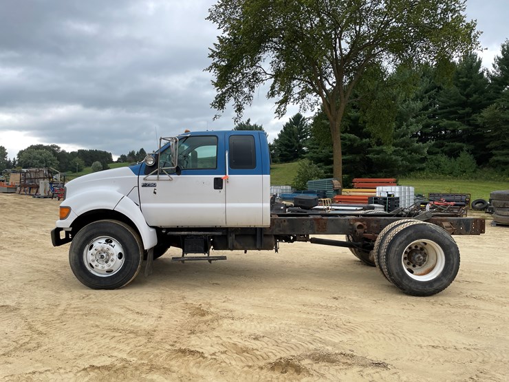 2001-ford-f750-image-8
