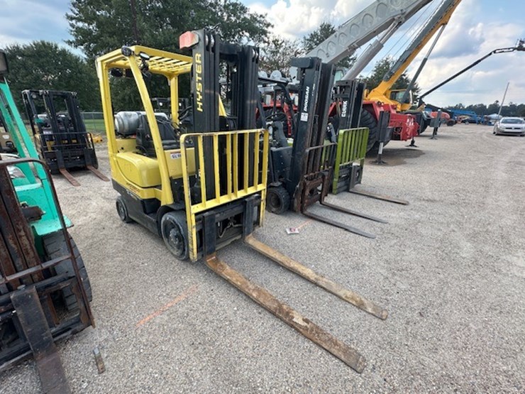 #2083-•-2019-hyster-50-port-forklift-image-2