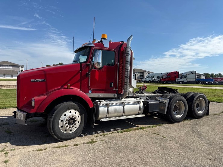 2013-kenworth-t800-image-1