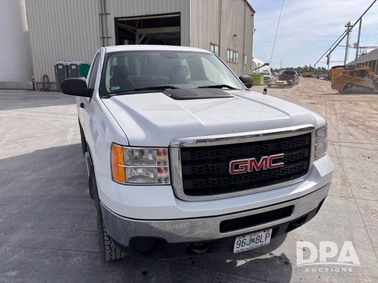 2012-gmc-sierra-2500-image-4