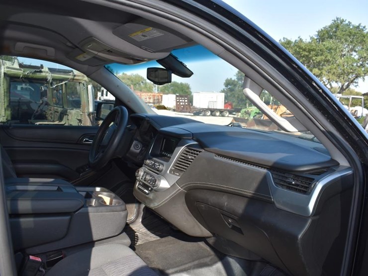 2017-chevrolet-tahoe-image-9