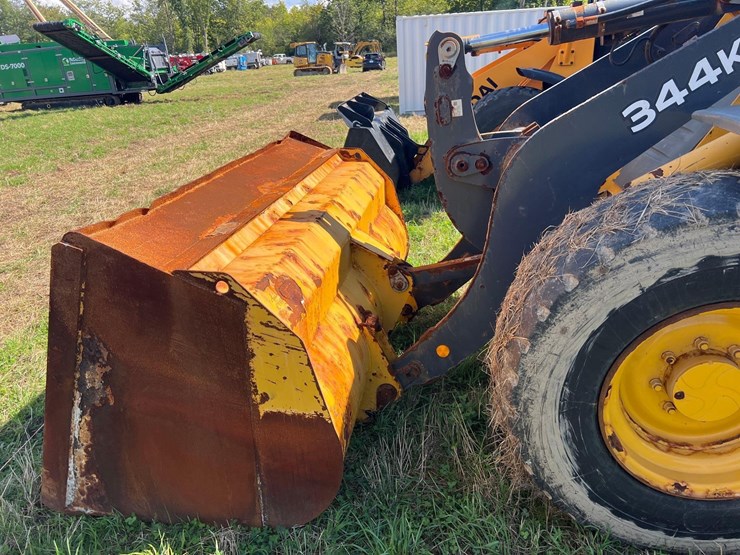 2015-deere-344k-image-10
