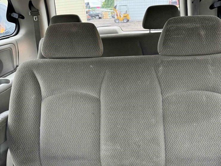 2006-chrysler-town-&-country-image-14