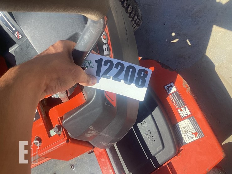 2019-kubota-z121s-image-22