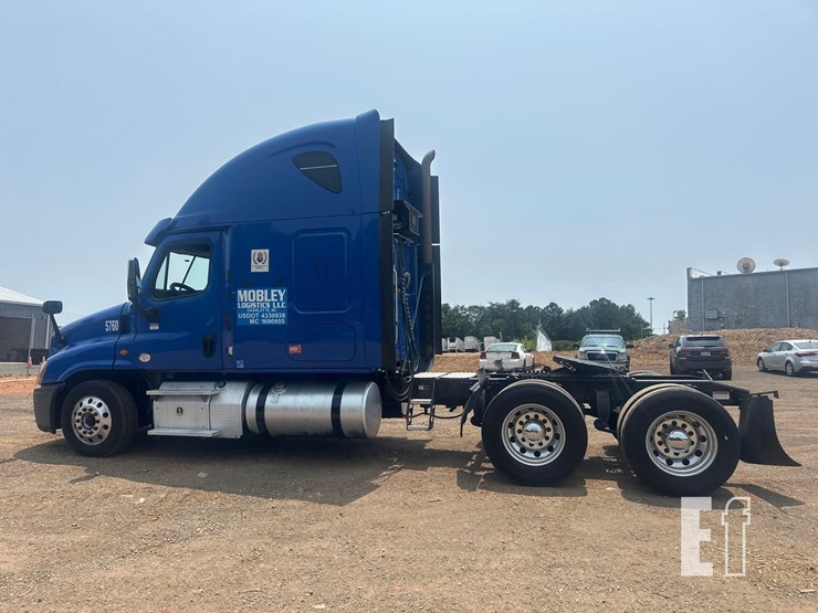 2015-freightliner-cascadia-125-image-7
