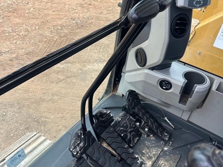 2018-caterpillar-325flcr-image-31